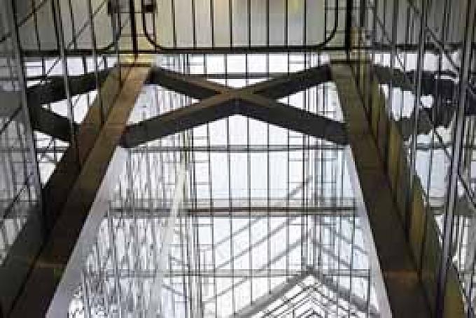 Andreaskreuz im Posttower in Bonn Andreaskreuz im Posttower in Bonn