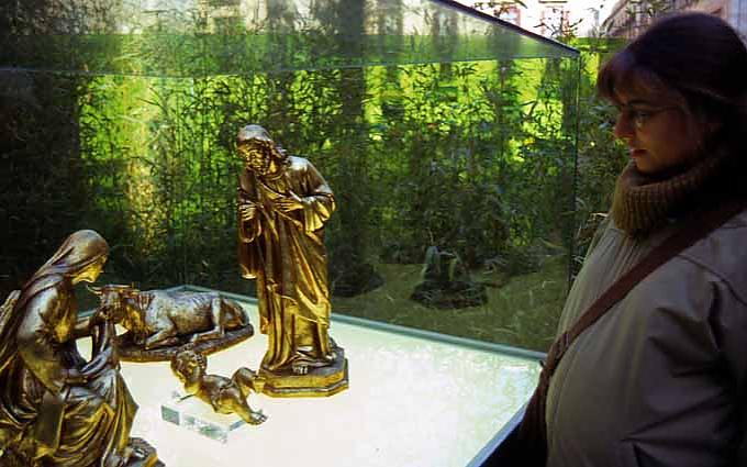 Katalanische Krippenfigur auf dem Weihnachtsmarkt in Barcelona Caganer