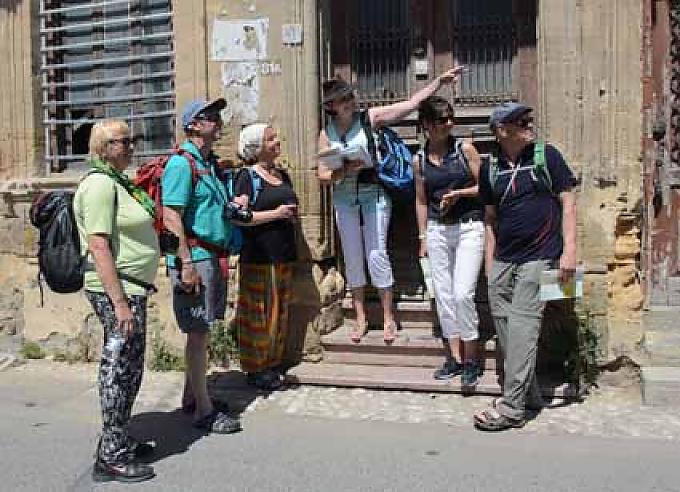 Anke führt durch Nikosia Anke führt durch Nikosia