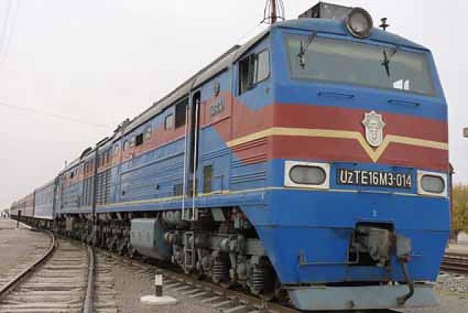 „Registan“-Sonderzug auf der Bahnstrecke „Registan“-Sonderzug auf der Bahnstrecke