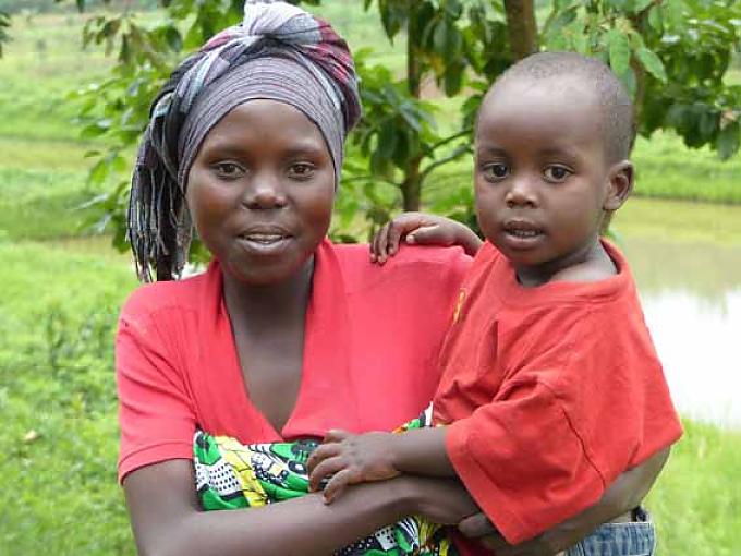 Mutter und Kind bei Butare Bushbuck im Akagera National Park