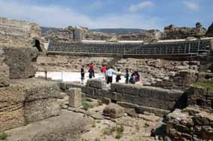 Freigelegte römische Siedlung Baelo Claudio in der Atlantikbucht La Bolonia. Freigelegte römische Siedlung Baelo Claudio in der Atlantikbucht La Bolonia.