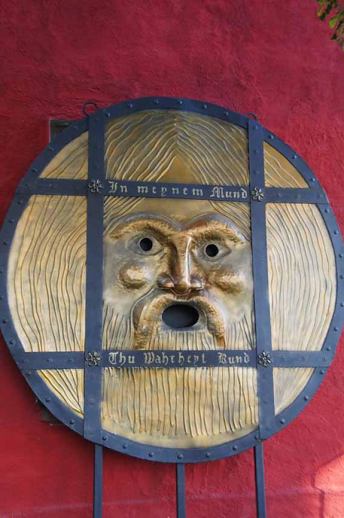 "Mund der Wahrheit" - mittelalterlicher Lügendetektor Einblick in die mittelalterliche Arbeit des Scharfrichters