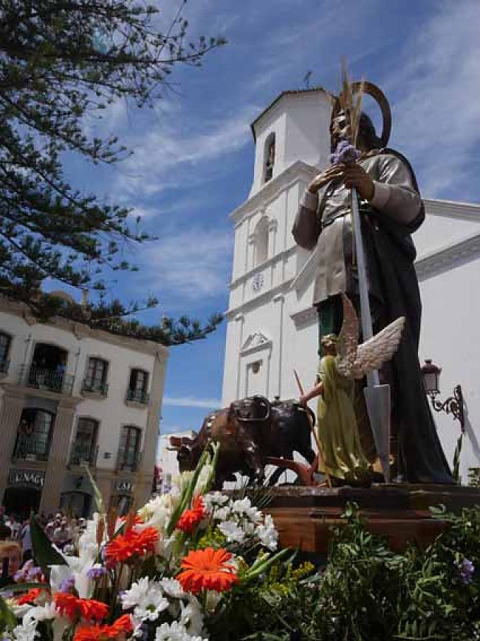 Statue des Heiligen Isidor Tanzende Wallfahrer