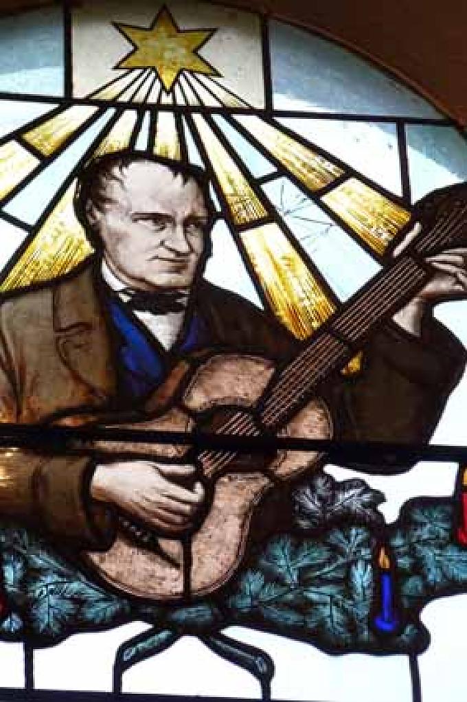 Gruber-Glasfenster in der Stille-Nacht-Kapelle Oberndorf Gruber-Glasfenster in der Stille-Nacht-Kapelle Oberndorf