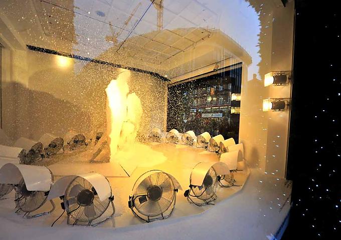 Weihnachtsdekoration in einem Geschäft am Picadilly Circus. Weihnachtsdekoration in einem Geschäft am Picadilly Circus.