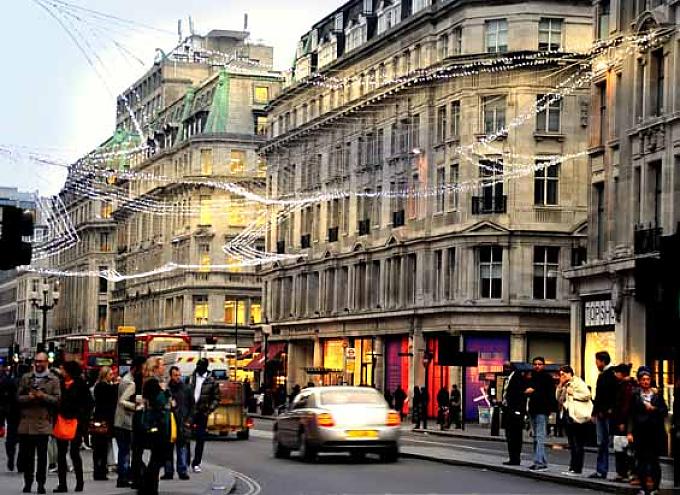 Styroporschnee mit Glühwein und Bratwurst Styroporschnee mit Glühwein und Bratwurst