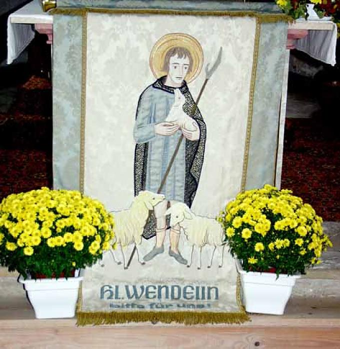 Festlicher Schmuck mit der Fahne des Heiligen Wendelin in der Wendelinkapelle in Fischen-Untermühlegg. Festlicher Schmuck mit der Fahne des Heiligen Wendelin in der Wendelinkapelle in Fischen-Untermühlegg.