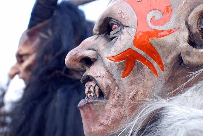 Spuk zwischen Brauchtum und Show Spuk zwischen Brauchtum und Show