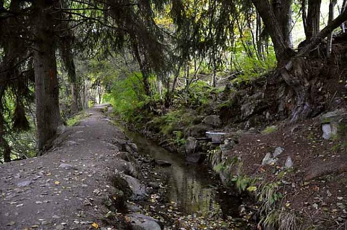 Alte Wasserleitungen – moderne Wanderwege Alte Wasserleitungen – moderne Wanderwege