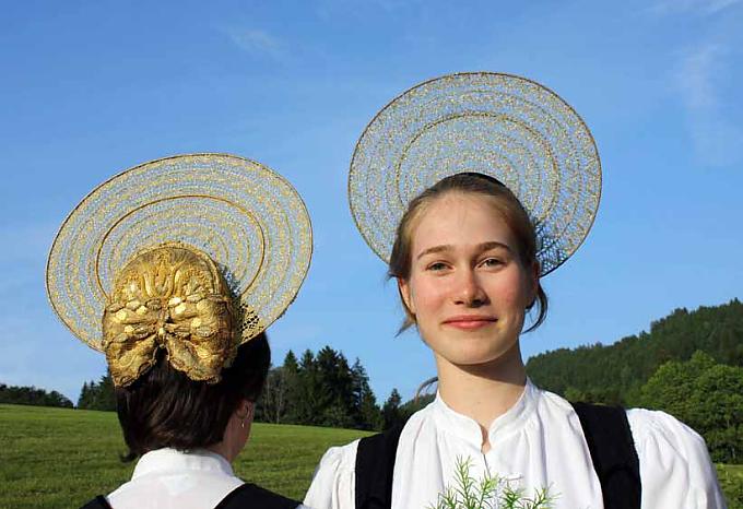 Die Haubenstickerinnen von Oberstaufen Die Haubenstickerinnen von Oberstaufen