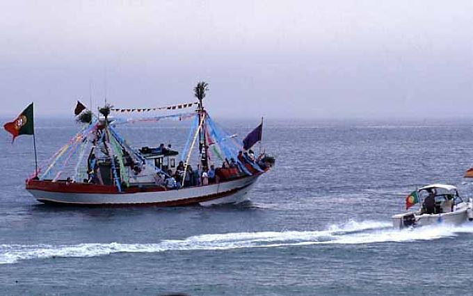 Die Boote formieren sich zur Prozession Die Boote formieren sich zur Prozession