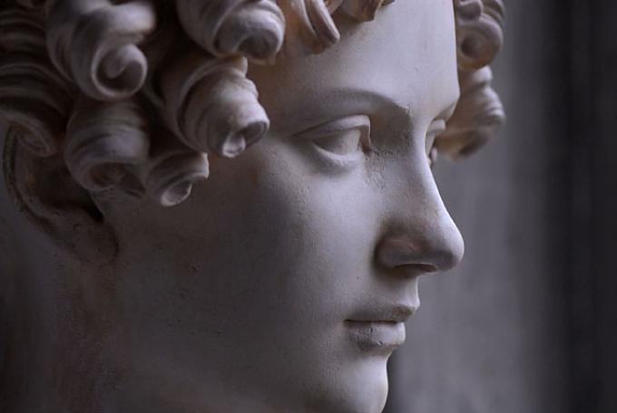 Gipsformerei in Berlin: Frauenbüste Gipsformerei in Berlin: Frauenbüste