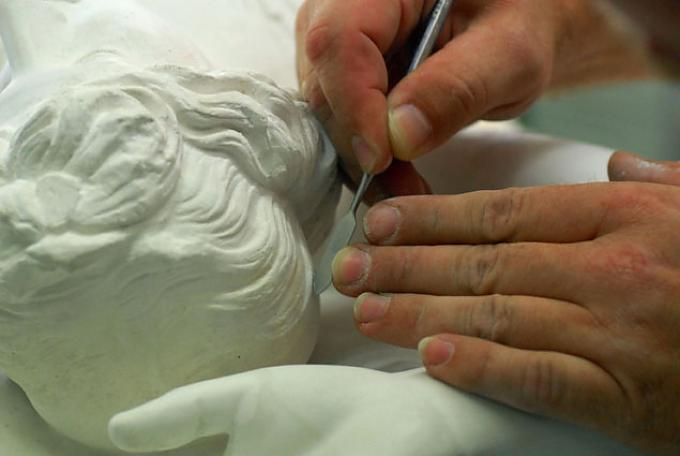 Nofretete fürs Wohnzimmerregal, Herakles für den Vorgarten Nofretete fürs Wohnzimmerregal, Herakles für den Vorgarten