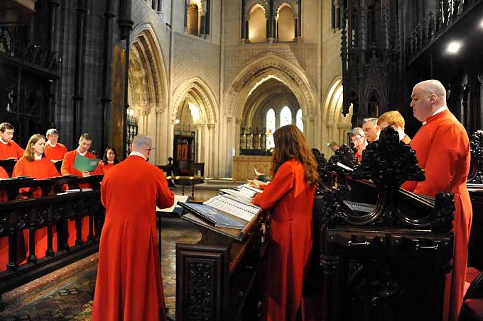 Zwei Kathedralen und eine Bücherei Zwei Kathedralen und eine Bücherei