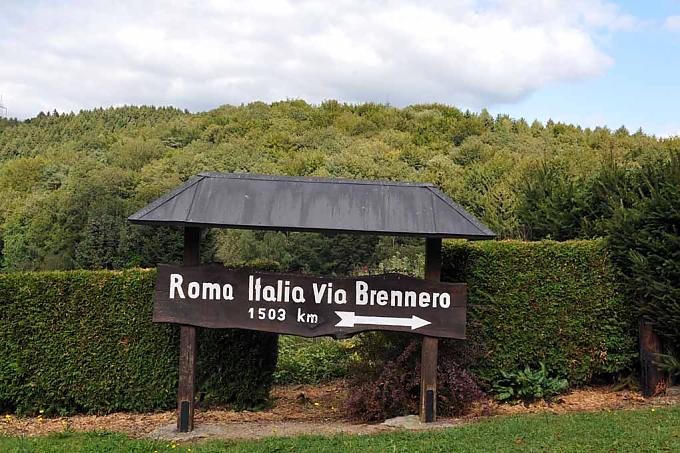 1.503 Kilometer sind es bis zur italienischen Hauptstadt. 1.503 Kilometer sind es bis zur italienischen Hauptstadt.