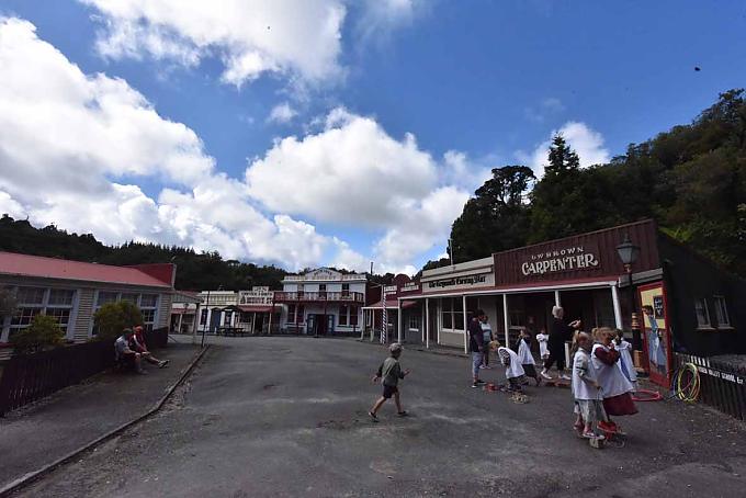 Zugfahrt in die Vergangenheit Zugfahrt in die Vergangenheit