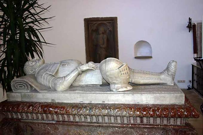 Grabmal des Hans Fugger im Chor von St. Peter und Paul in Kirchheim. Grabmal des Hans Fugger im Chor von St. Peter und Paul in Kirchheim.