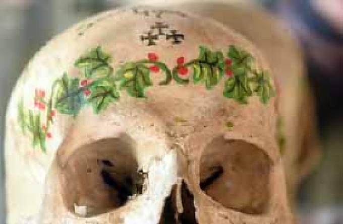 Zwischen Kitsch und Kultur Zwischen Kitsch und Kultur