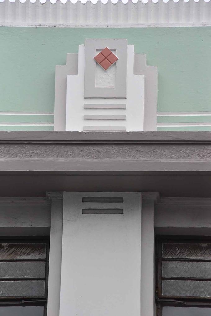 Art Deco Detail an einem Haus in Napier. Daily Telegraph Gebäude von 1932.