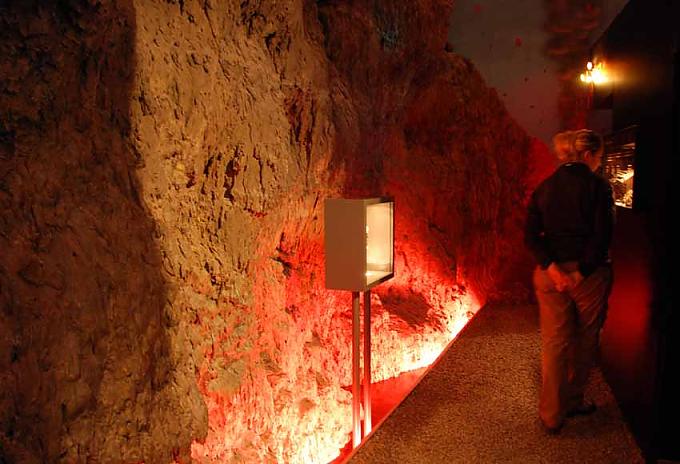 Lavawand im Vulkanhaus Strohn Wanderung nach Meerfeld im Meerfelder Maar