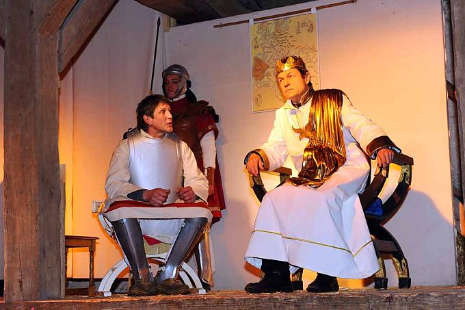 Augustus  Josef in seiner Werkstatt