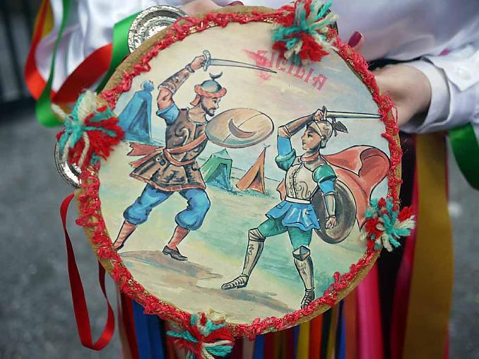 Karneval auf Sizilien. Bemalte Trommel eines Musikers Karneval auf Sizilien. Bemalte Trommel eines Musikers