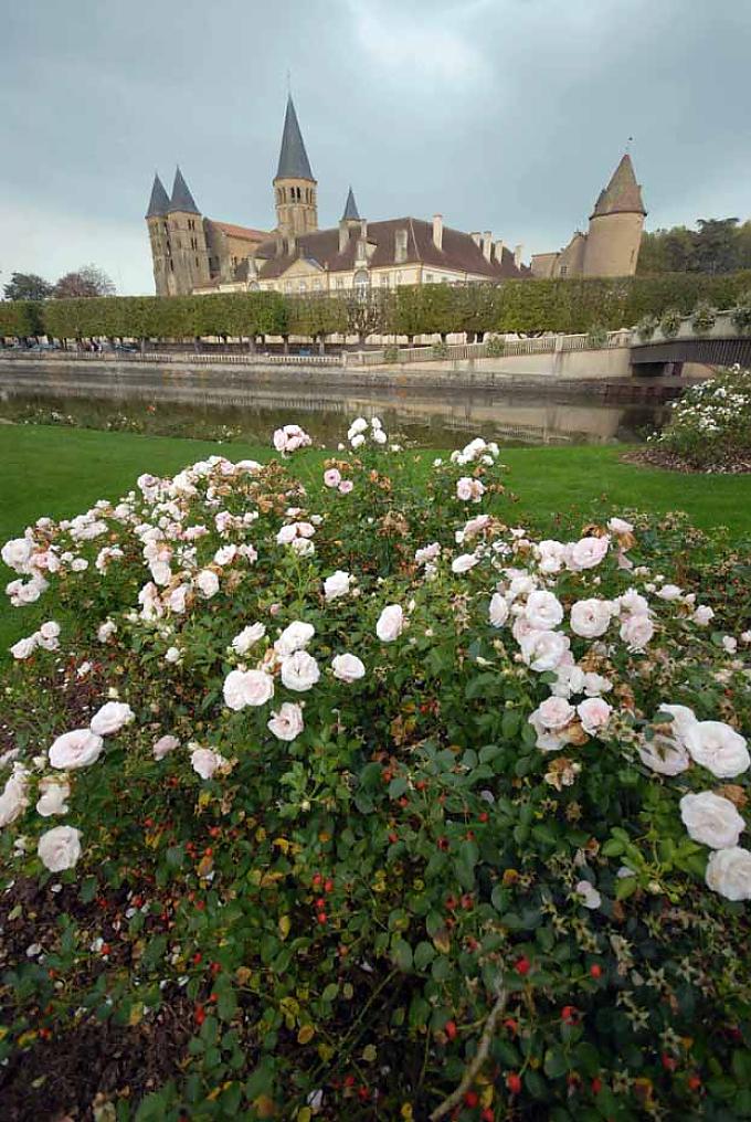 Notre Dame Edouard Marot vor der Erscheinungskapelle