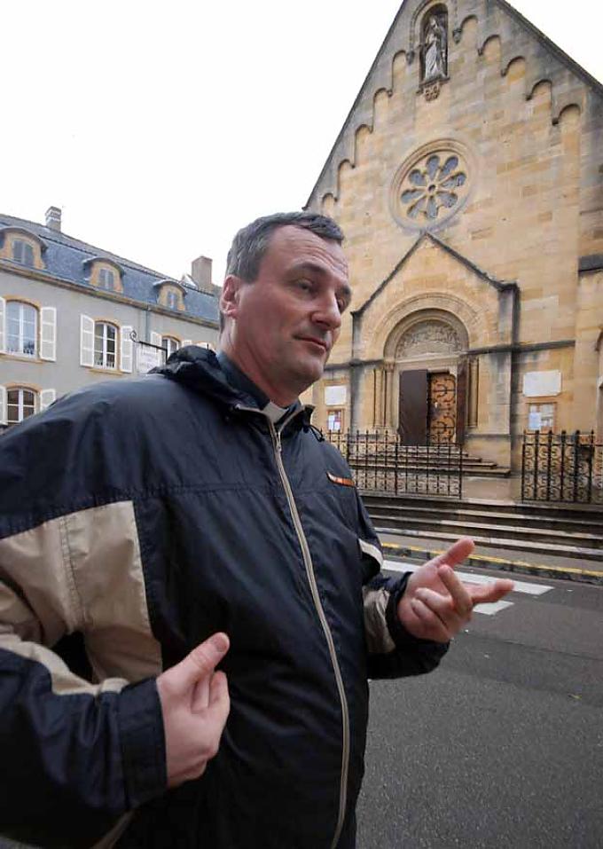 Edouard Marot vor der Erscheinungskapelle Edouard Marot vor der Erscheinungskapelle