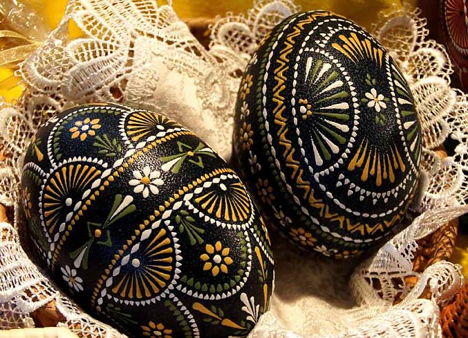 Österliche Kunst auf dünner Schale Österliche Kunst auf dünner Schale