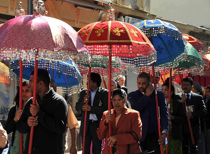 Prozession von der Liebfrauenkirche zu den Schiffen Prozession von der Liebfrauenkirche zu den Schiffen
