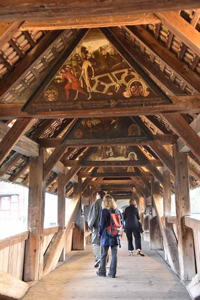 Fußgänger auf der Spreuerbrücke. Fußgänger auf der Spreuerbrücke.