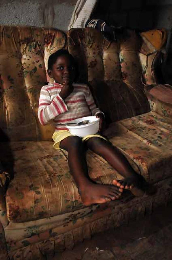 Die fünfjährige Ayabonga Die fünfjährige Ayabonga