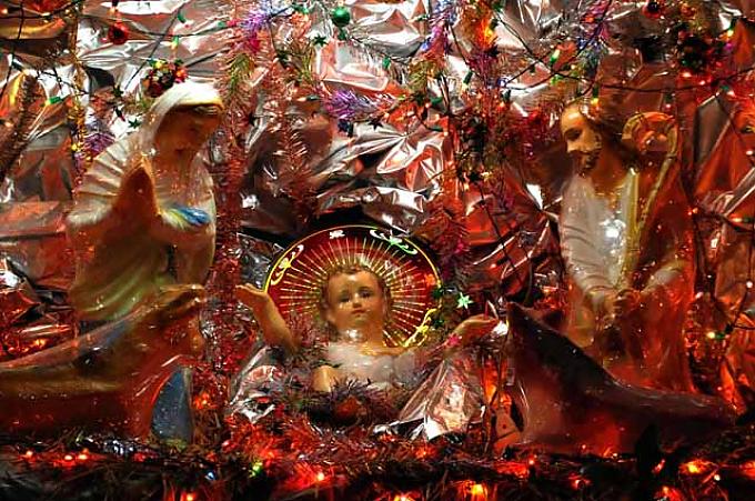 Das Kreuz mit der Krippe: Weihnachten in Vietnam Das Kreuz mit der Krippe: Weihnachten in Vietnam