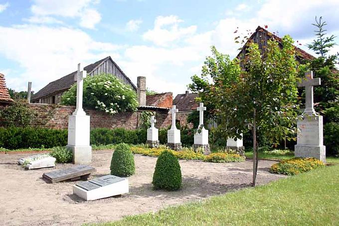 Familiengrabstätte derer von Ribbeck. Familiengrabstätte derer von Ribbeck.