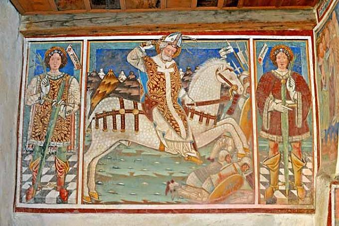 Antonio da Tradate: Der hl. Ambrosius zu Pferd,begleitet von den Hl. Gervasius und Prothasisus auf der Westwand des südlichen Kirchenschiffes Die Apsis der alten Kirche mit den Malereien,die den Seregnesi zugeschrieben werden