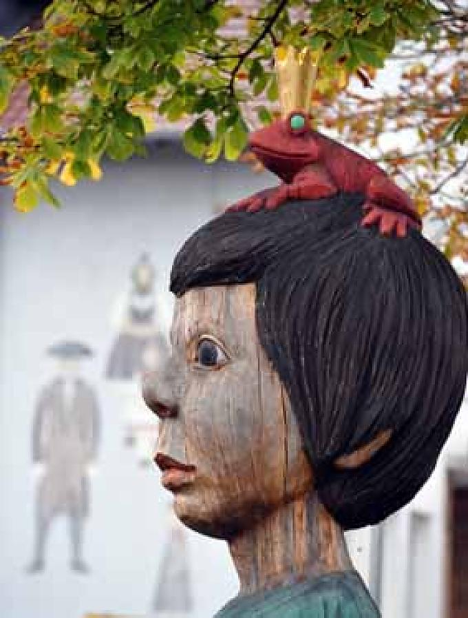 Rotkäppchen-Denkmal in Willingshausen Rotkäppchen-Denkmal in Willingshausen