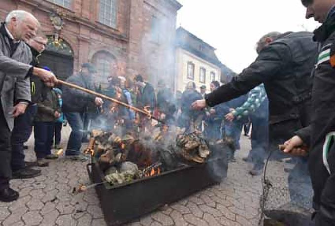 Glühende Schwämme statt brennende Kerzen Glühende Schwämme statt brennende Kerzen