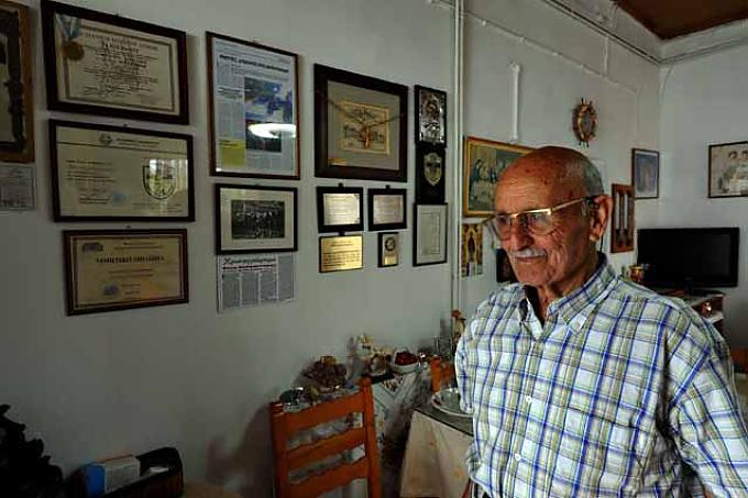 Athanassios Giakomaikis Natalia Knor-Epitropakis im Gespräch mit Nikos Kopassis