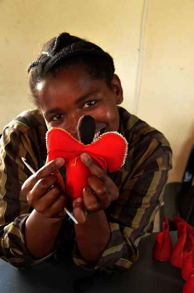 Die Frauen sind stolz auf ihre Produkte Die Frauen sind stolz auf ihre Produkte