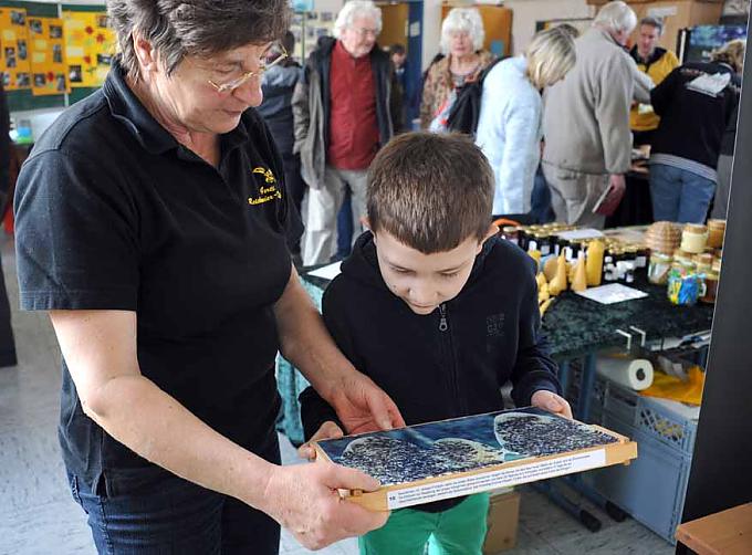 Imkerin auf dem Saatenfest Imkerin auf dem Saatenfest