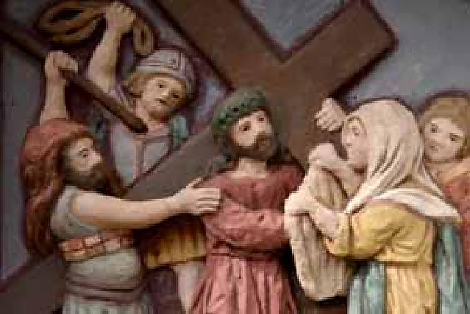 Kreuzweg durch Wald und Weinberge Kreuzweg durch Wald und Weinberge