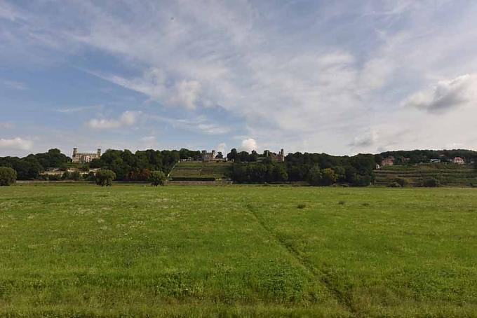 Elbufer mit Elbschlössern Elbufer mit Elbschlössern