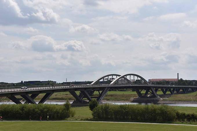 Neue Elbbrücke Neue Elbbrücke