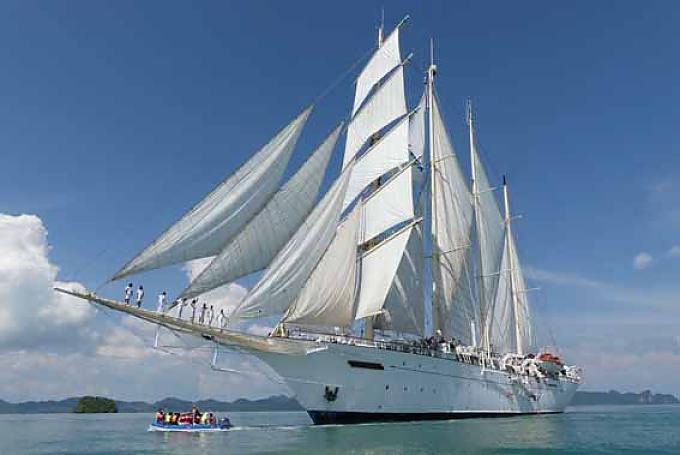 Unter weißen Segeln durch die Andamanensee Elefant auf dem Heimweg zum Elefanten-Camp