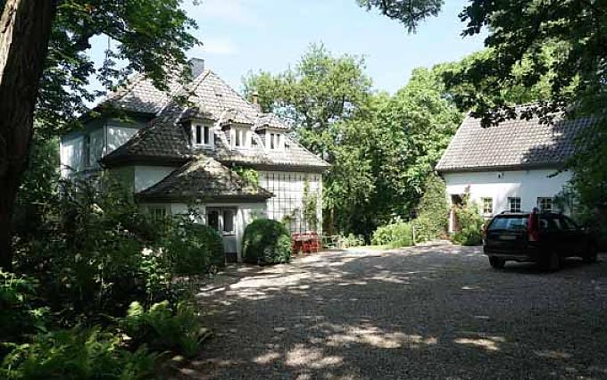 Wohnhaus von Günther Grass in Behlendorf. Dorfkirche in Behlendorf.