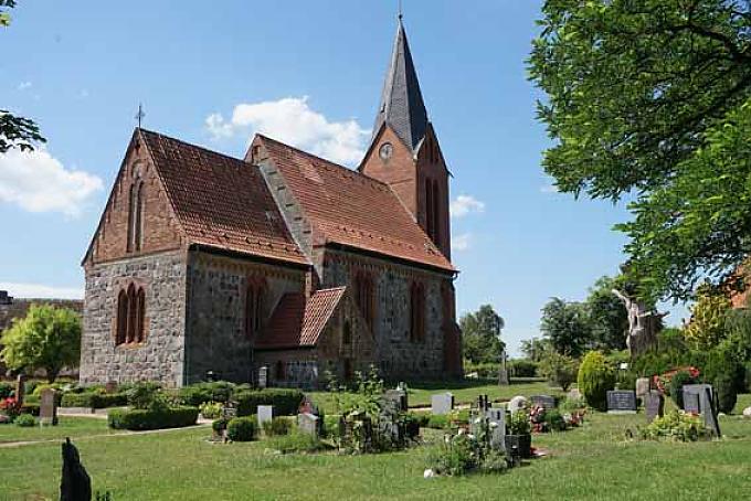 Dorfkirche in Behlendorf. Dorfkirche in Behlendorf.