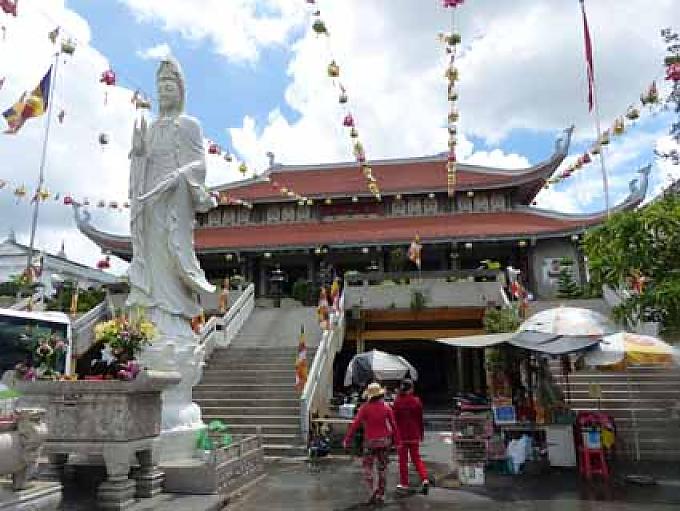 Zärtliches Lächeln und heilende Hände Zärtliches Lächeln und heilende Hände