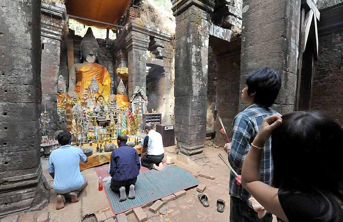 Der Weg zur heiligen Quelle Der Weg zur heiligen Quelle