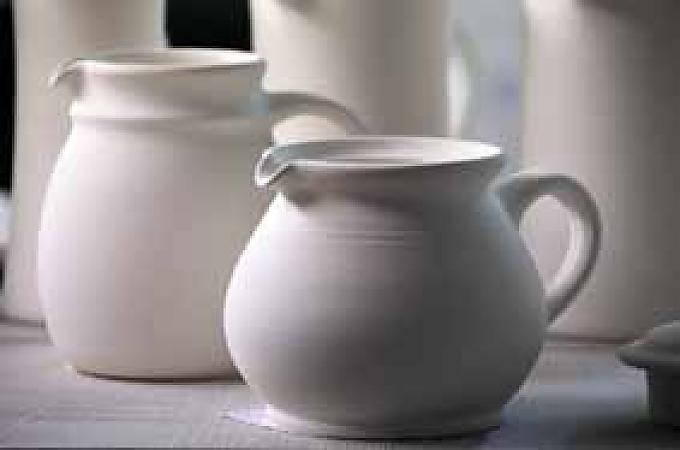 Unglasierte Krüge. Unglasierte Krüge.